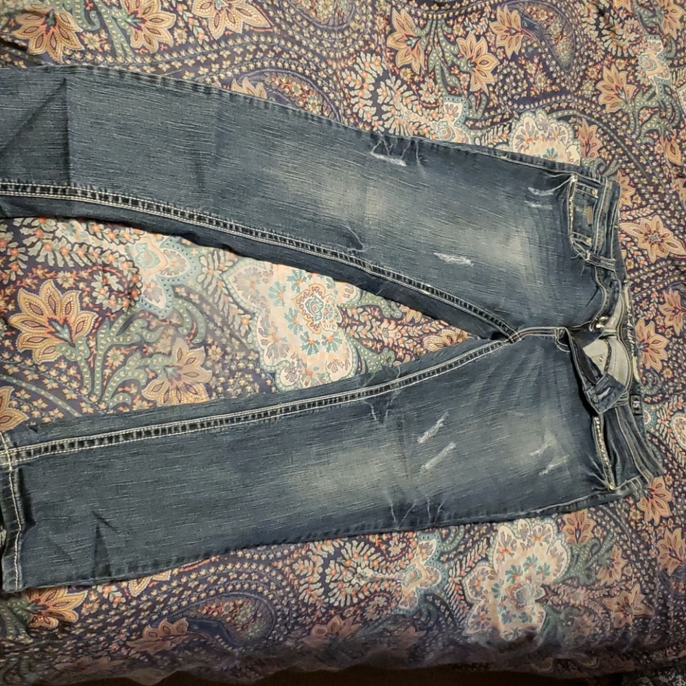 L.A. Idol distressed straight leg jeans